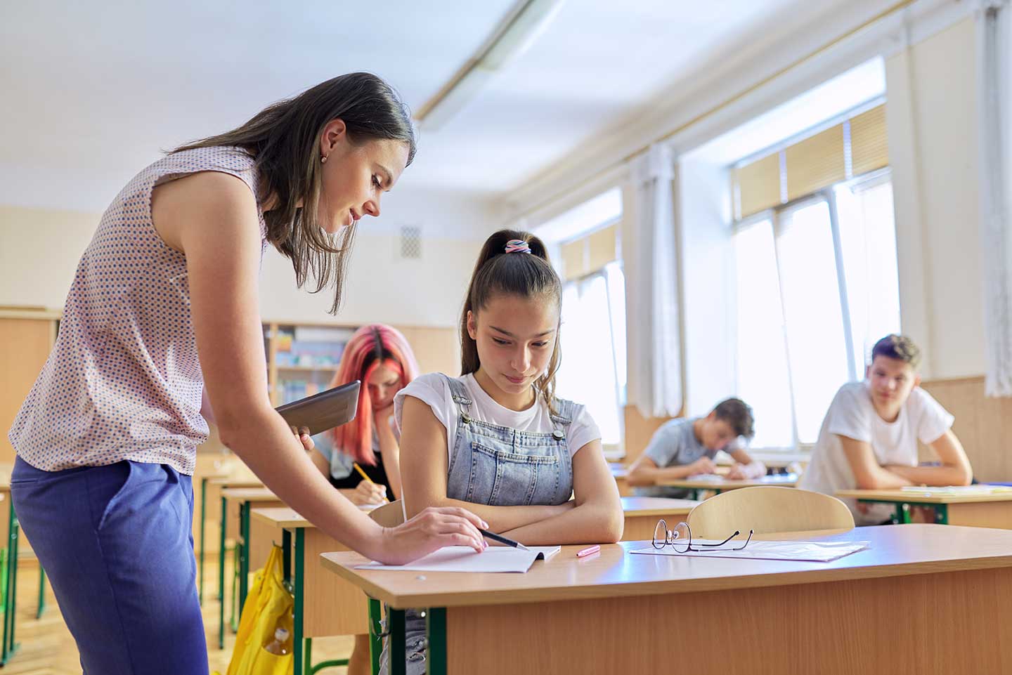 young-woman-teacher-teaches-lesson-in-class-of-tee